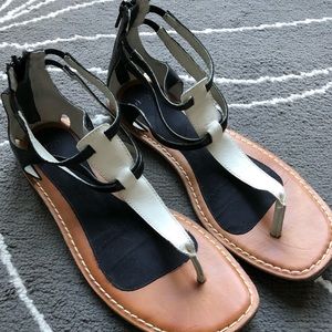 Gap black & white leather flat sandals.